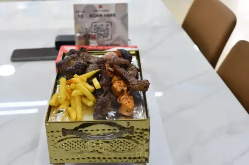 مشكل شخصين (كفتة - تكا - طرب - شيش - ريش)