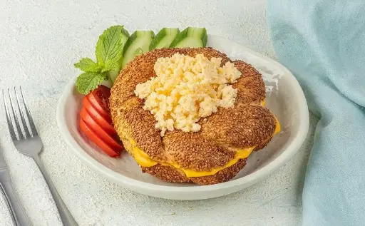 Simit with Eggs 